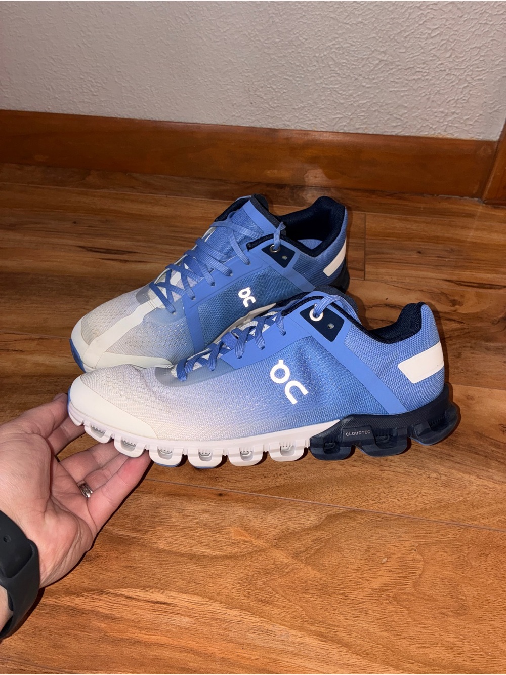 On Cloud Women’s CloudFlow Athletic Running Sneaker Shoes, blue & white- size 8 - Picture 2 of 10